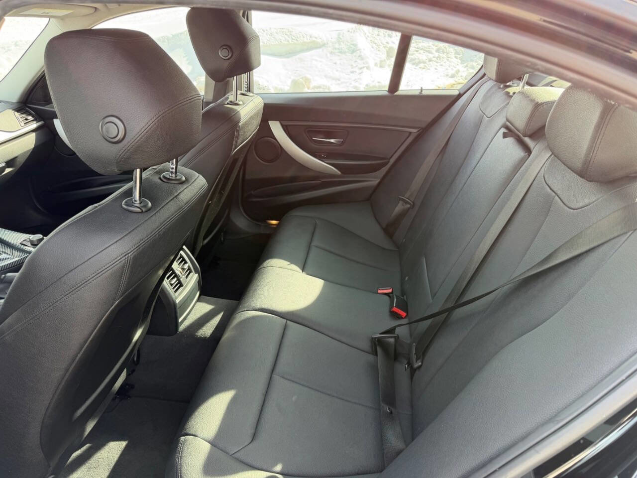 Used 2018 BMW 320i xDrive Sedan image 17