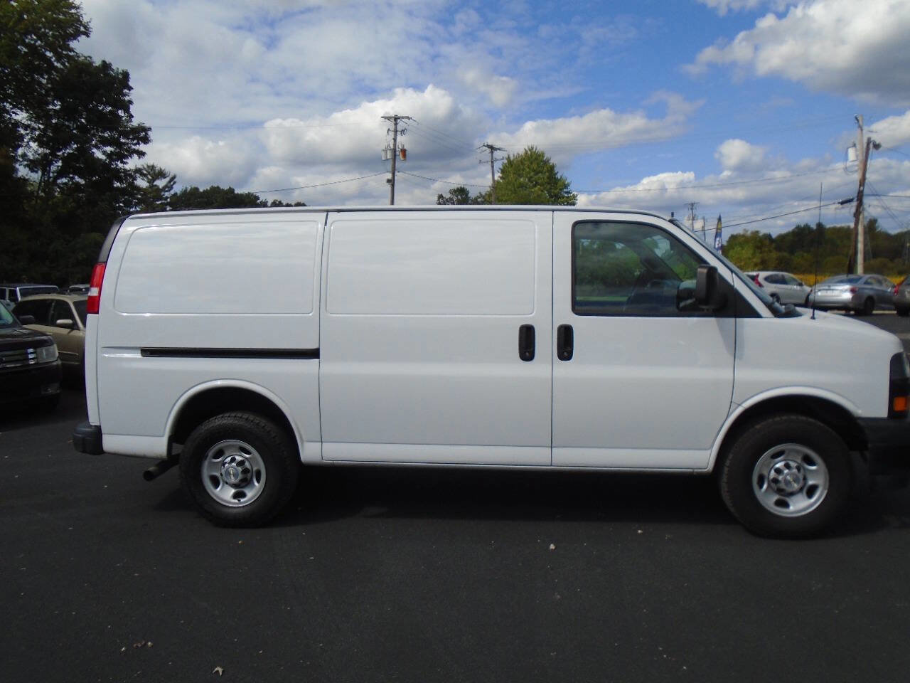 Used 2020 Chevrolet Express 3500 w/ Driver Convenience Package image 2
