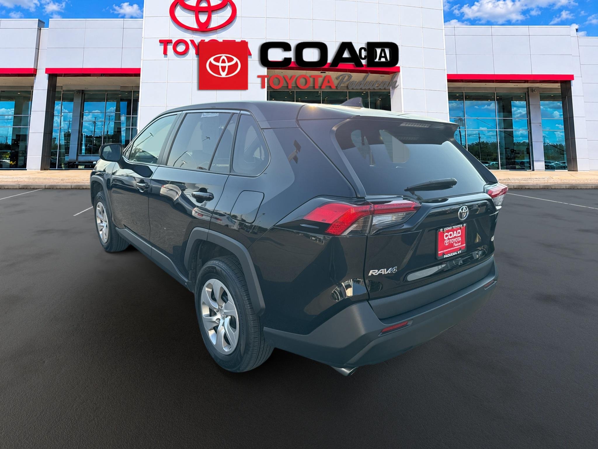 Used 2022 Toyota RAV4 LE FWD image 3