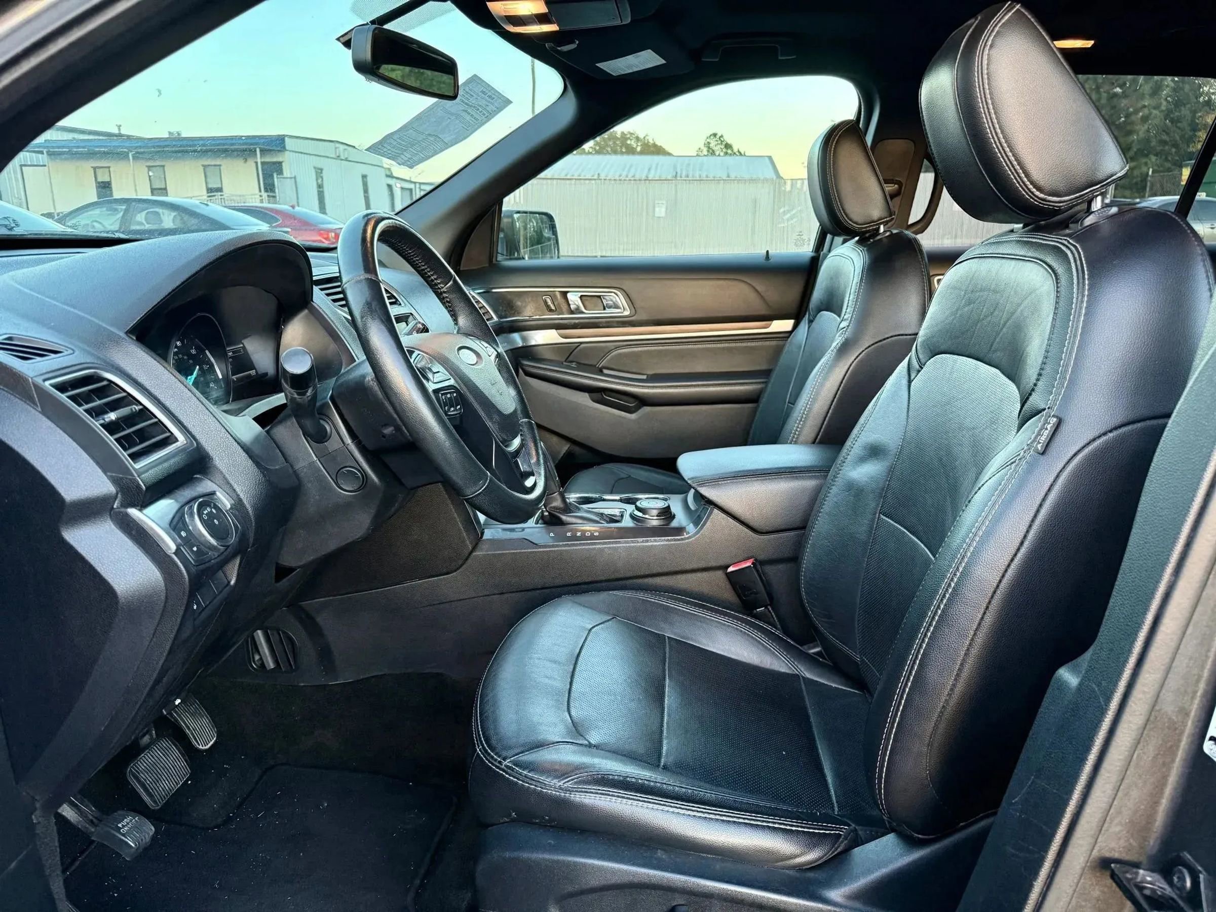 Used 2018 Ford Explorer Limited image 2