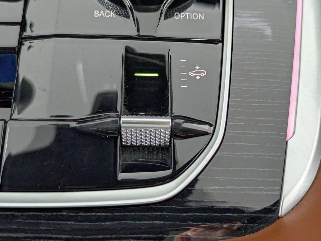 Certified 2023 BMW X7 xDrive40i w/ M Sport Package image 38