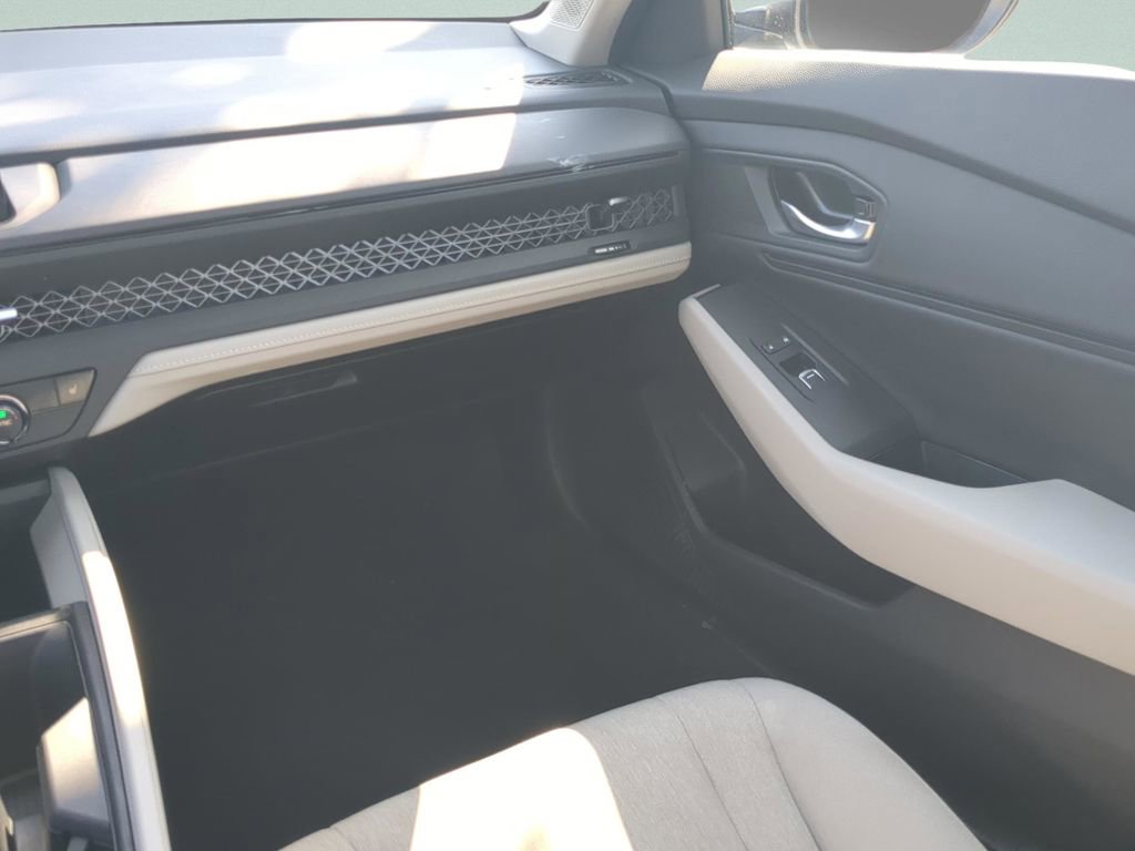 Used 2025 Honda Accord SE image 15