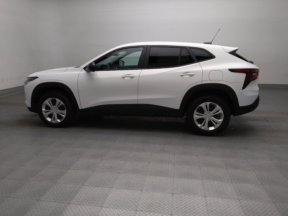 Used 2025 Chevrolet Trax LS FWD image 3