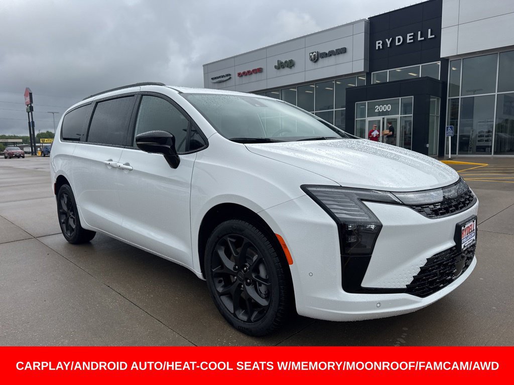 New 2027 Chrysler Pacifica Limited w/ Family Tech Group