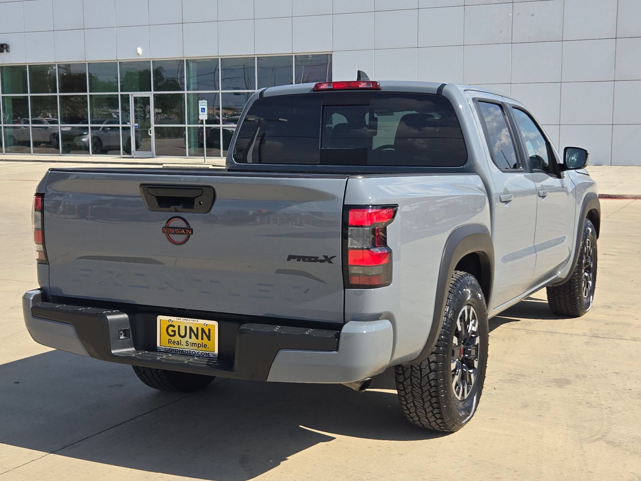 Used 2024 Nissan Frontier Pro-X RWD image 3