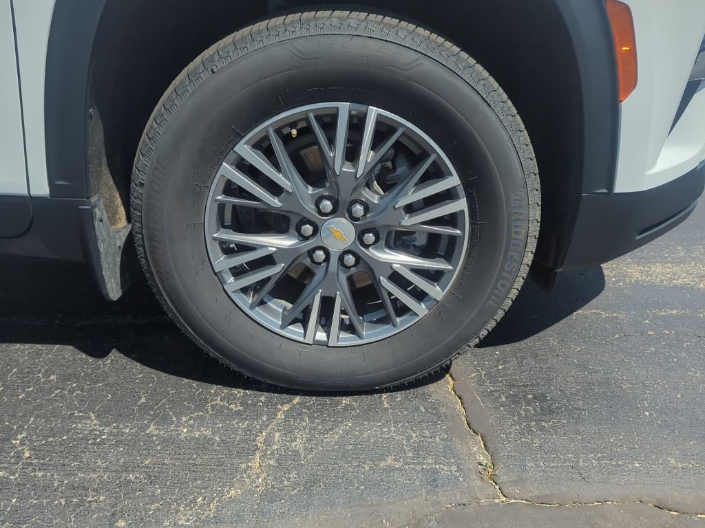 Certified 2025 Chevrolet Traverse LT w/ Driver Confidence Package AWD/4WD image 14