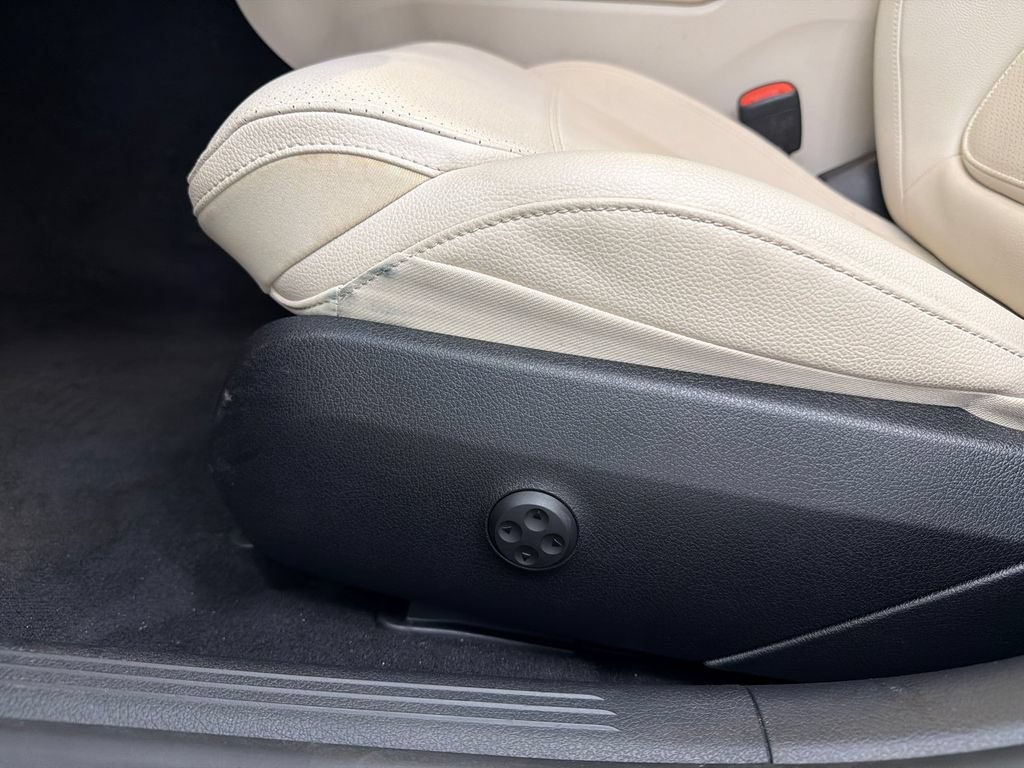 Used 2023 Mercedes-Benz C 300 4MATIC Sedan image 10