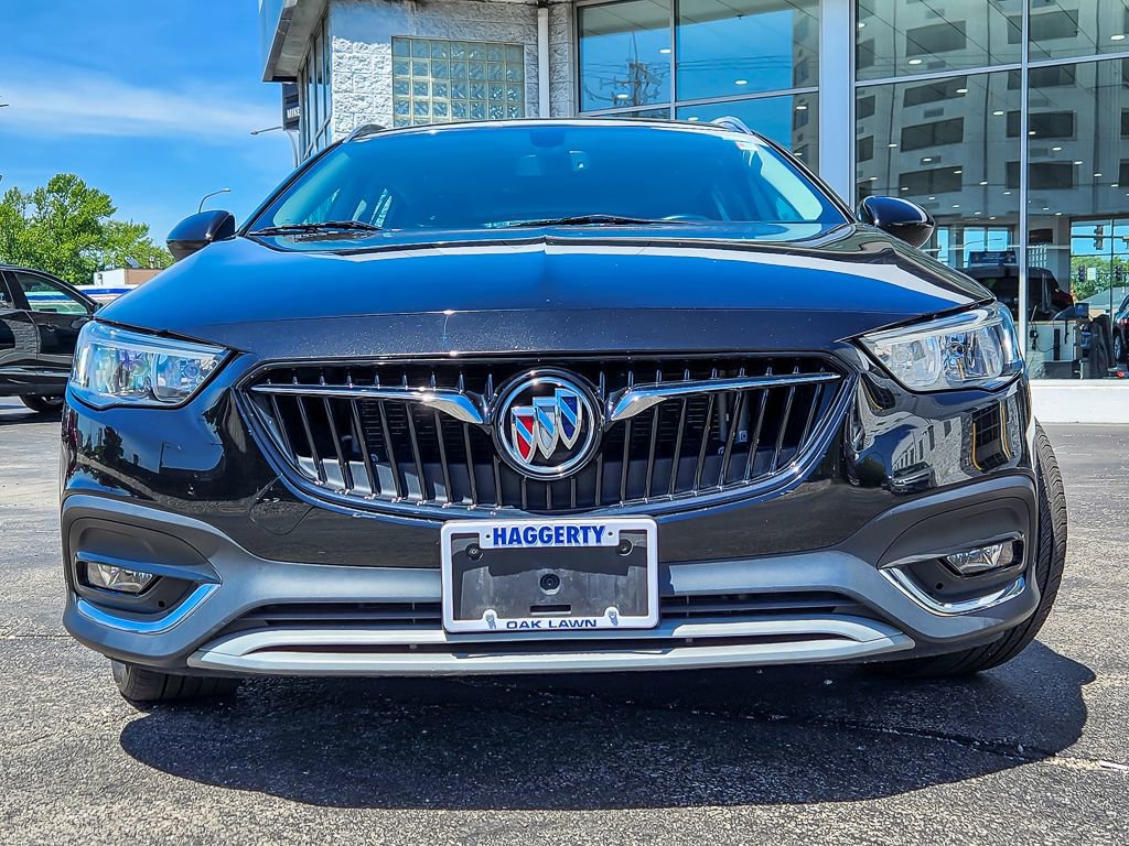 Used 2018 Buick Regal Essence w/ Sights and Sounds Package AWD/4WD image 4