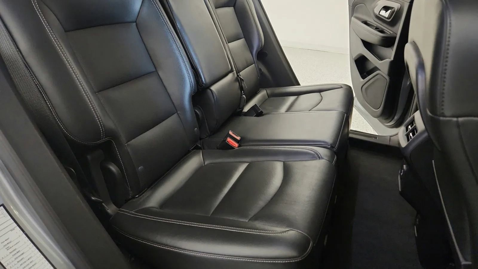 Used 2023 GMC Terrain SLT image 32