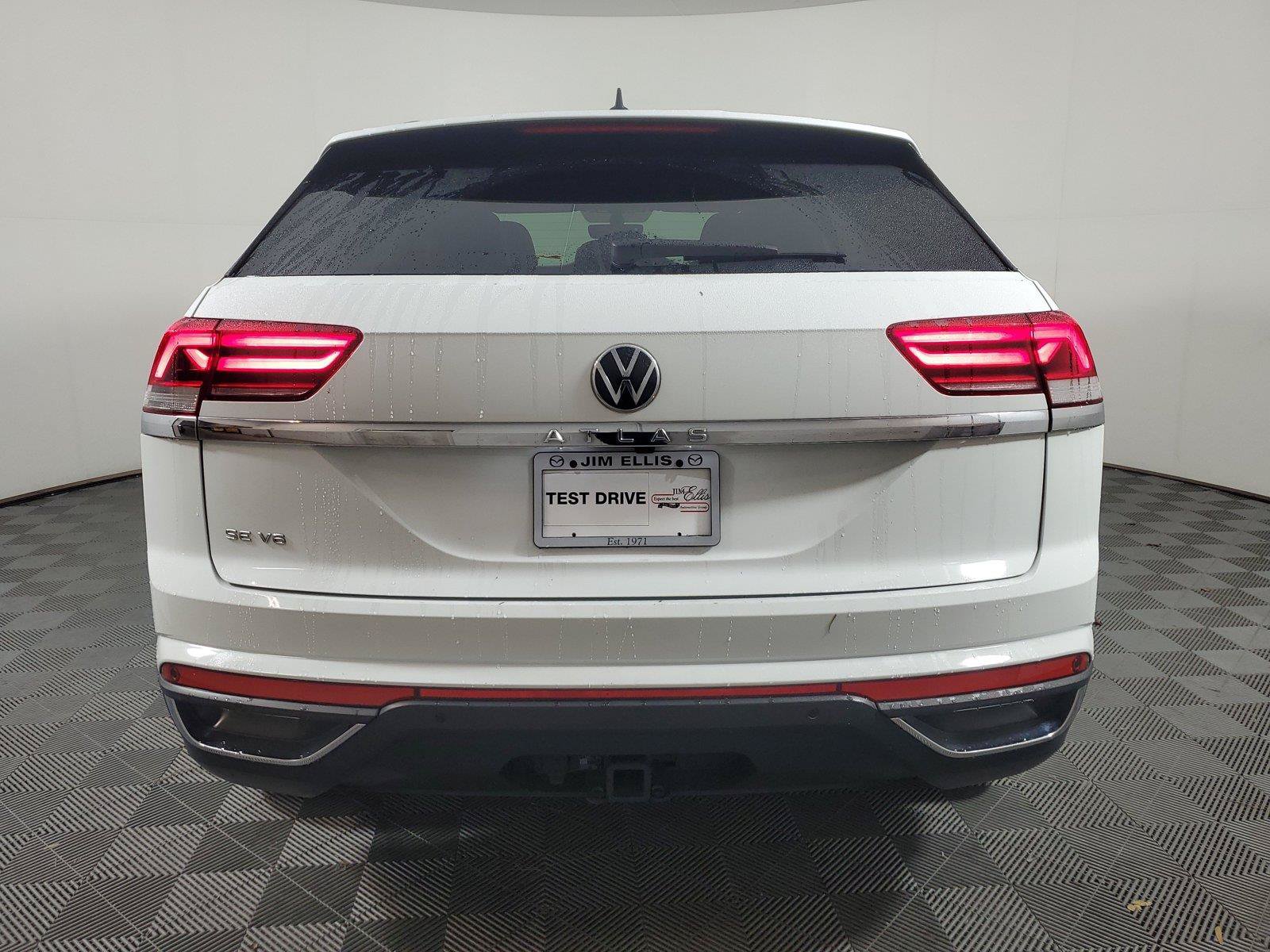 Used 2023 Volkswagen Atlas Cross Sport SE w/ Panoramic Sunroof Package FWD image 5