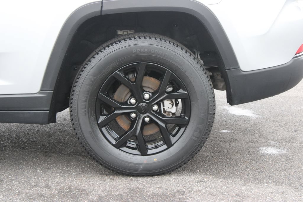 Used 2024 Jeep Grand Cherokee Altitude AWD/4WD image 17