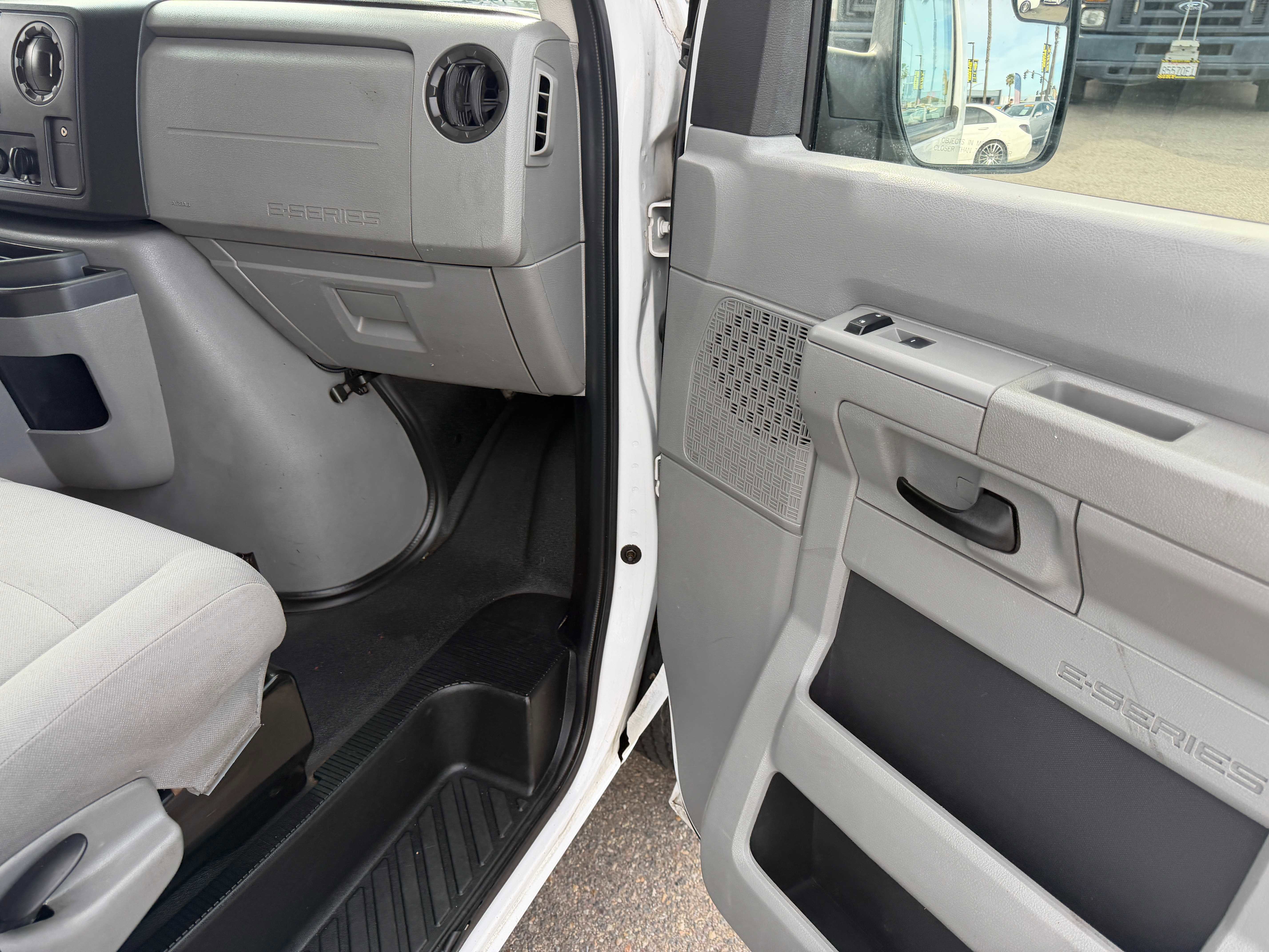 Used 2013 Ford E-150 and Econoline 150 RWD image 16