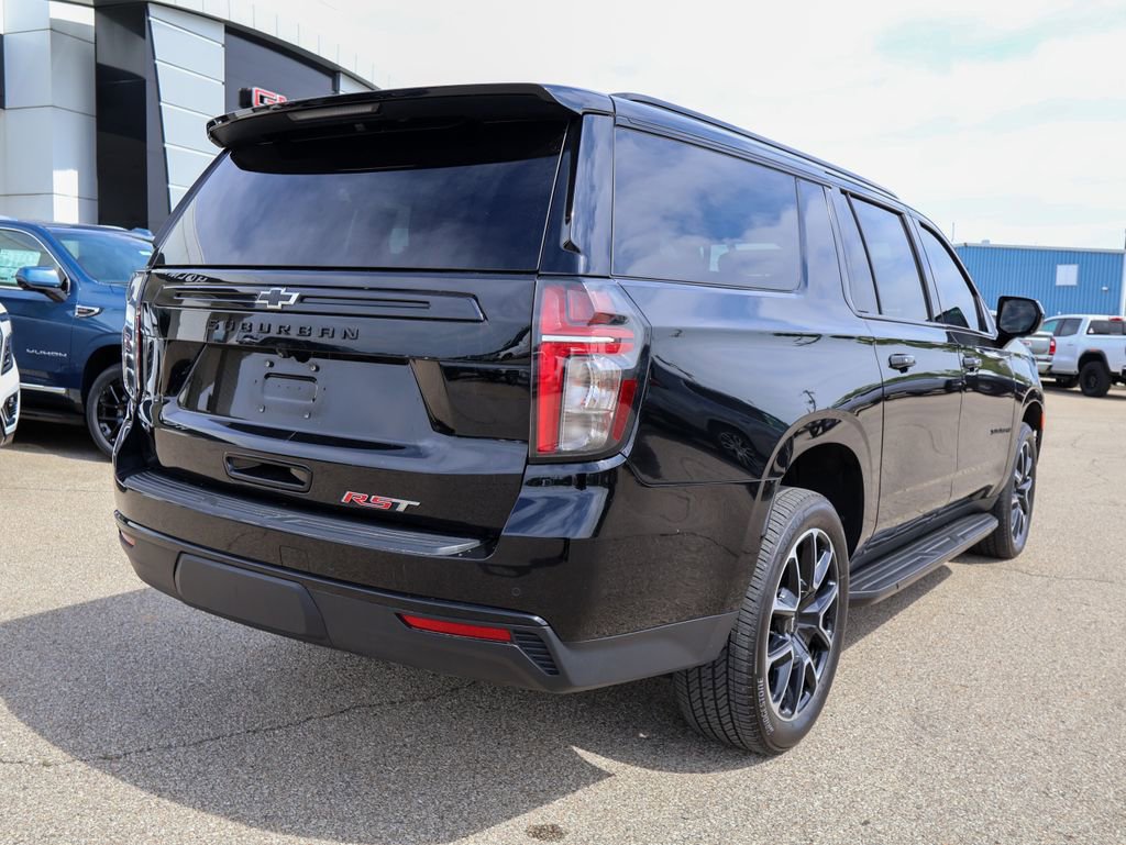 Used 2023 Chevrolet Suburban RST AWD/4WD image 3