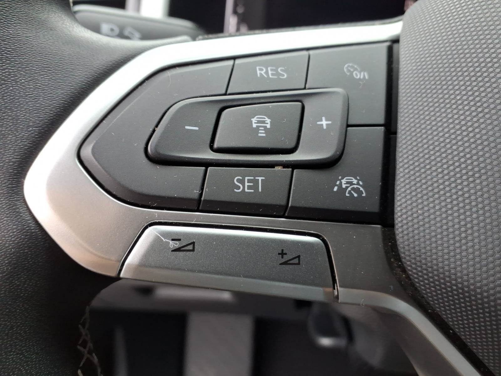 Certified 2023 Volkswagen Atlas Cross Sport SEL AWD/4WD image 19