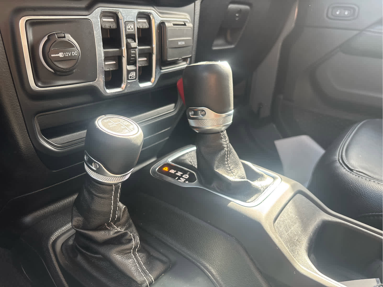 Used 2023 Jeep Wrangler Sahara image 12