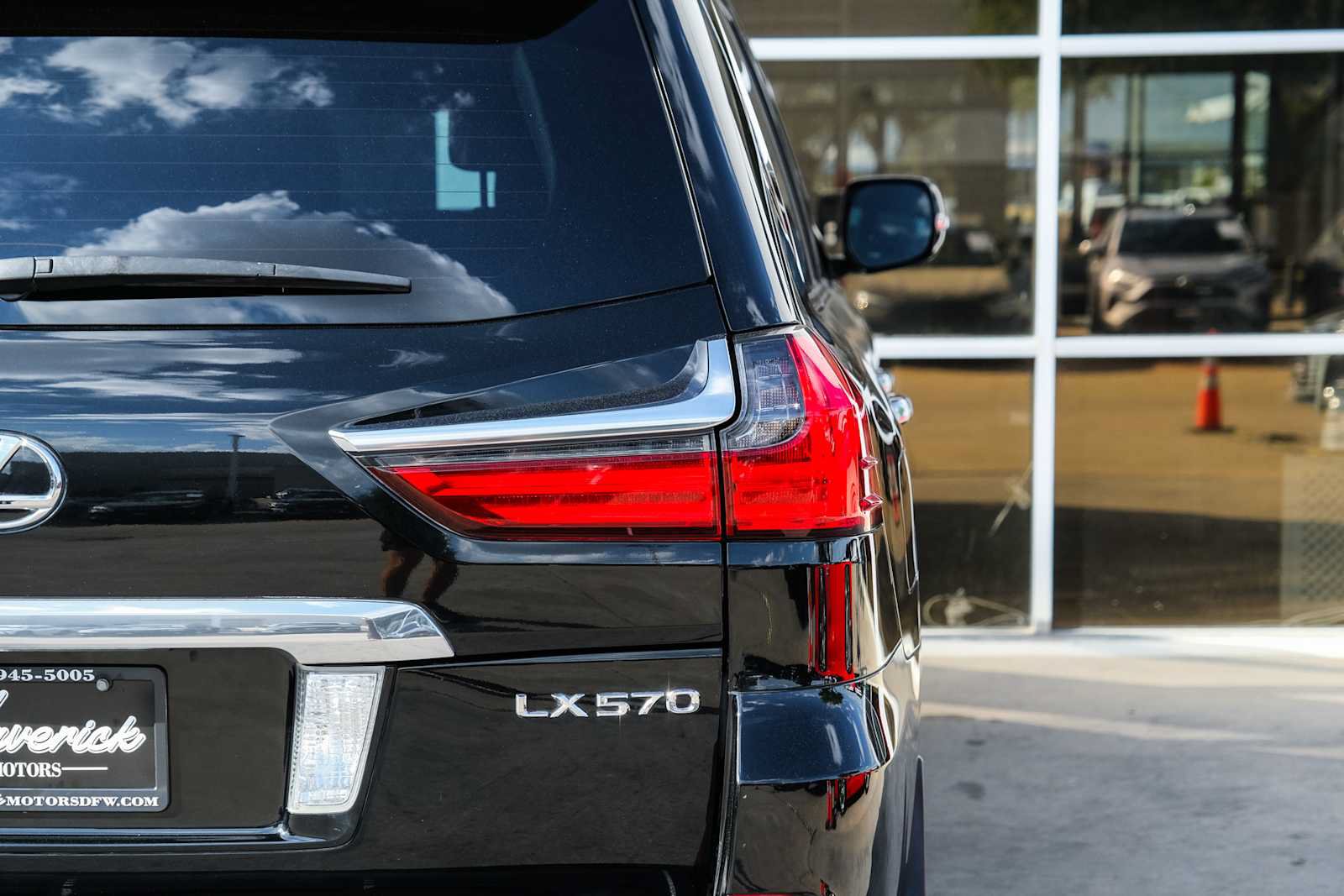 Used 2017 Lexus LX 570 4WD w/ Luxury Package image 12