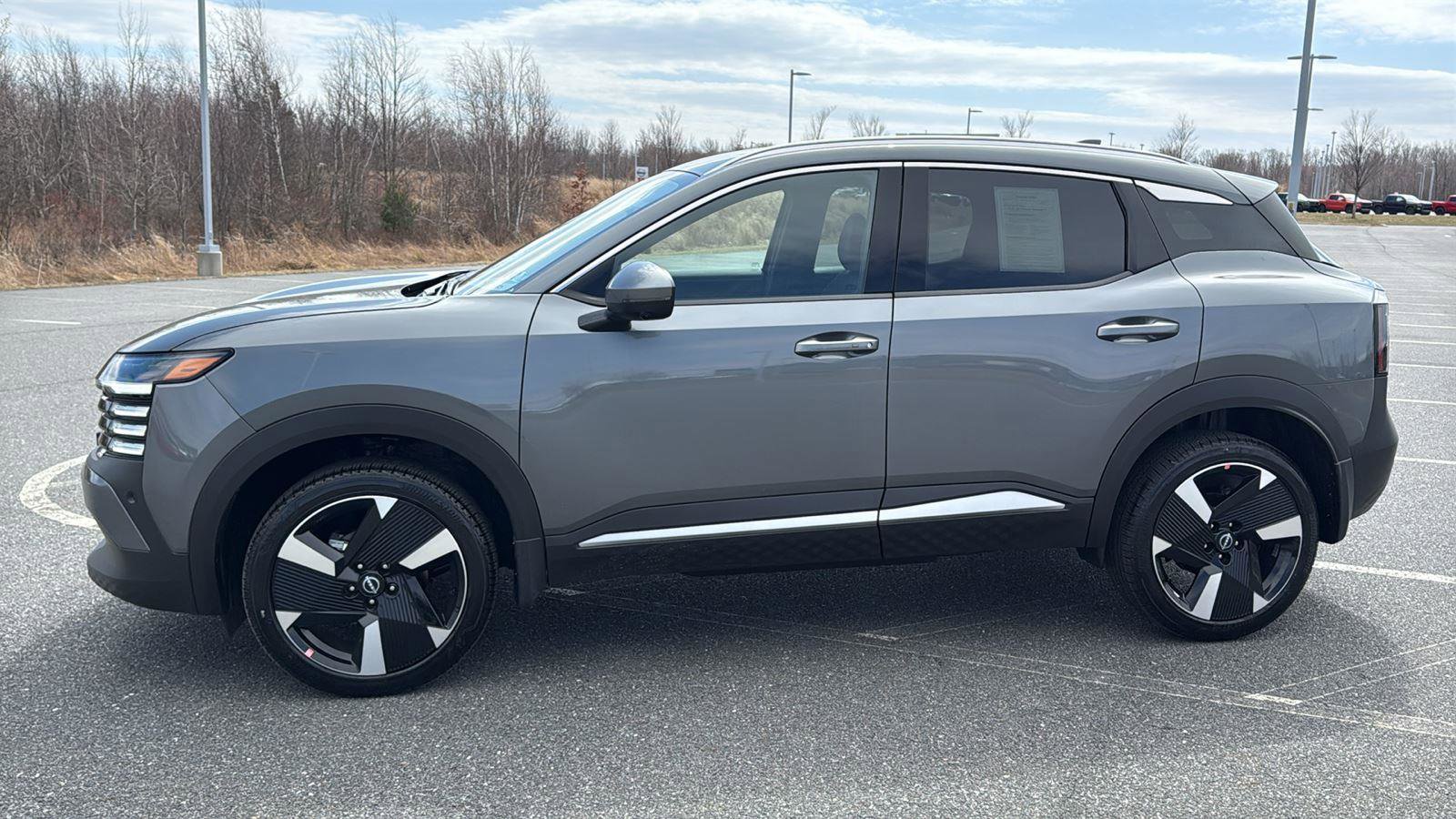 Used 2025 Nissan Kicks SR image 12