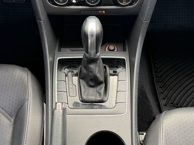 Used 2018 Volkswagen Passat 2.0T R-Line FWD image 17