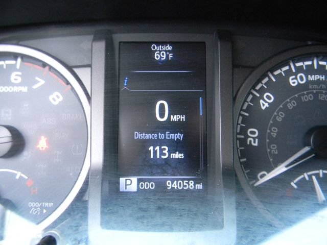 Used 2017 Toyota Tacoma TRD Sport w/ Tow Package (A/T) AWD/4WD image 10
