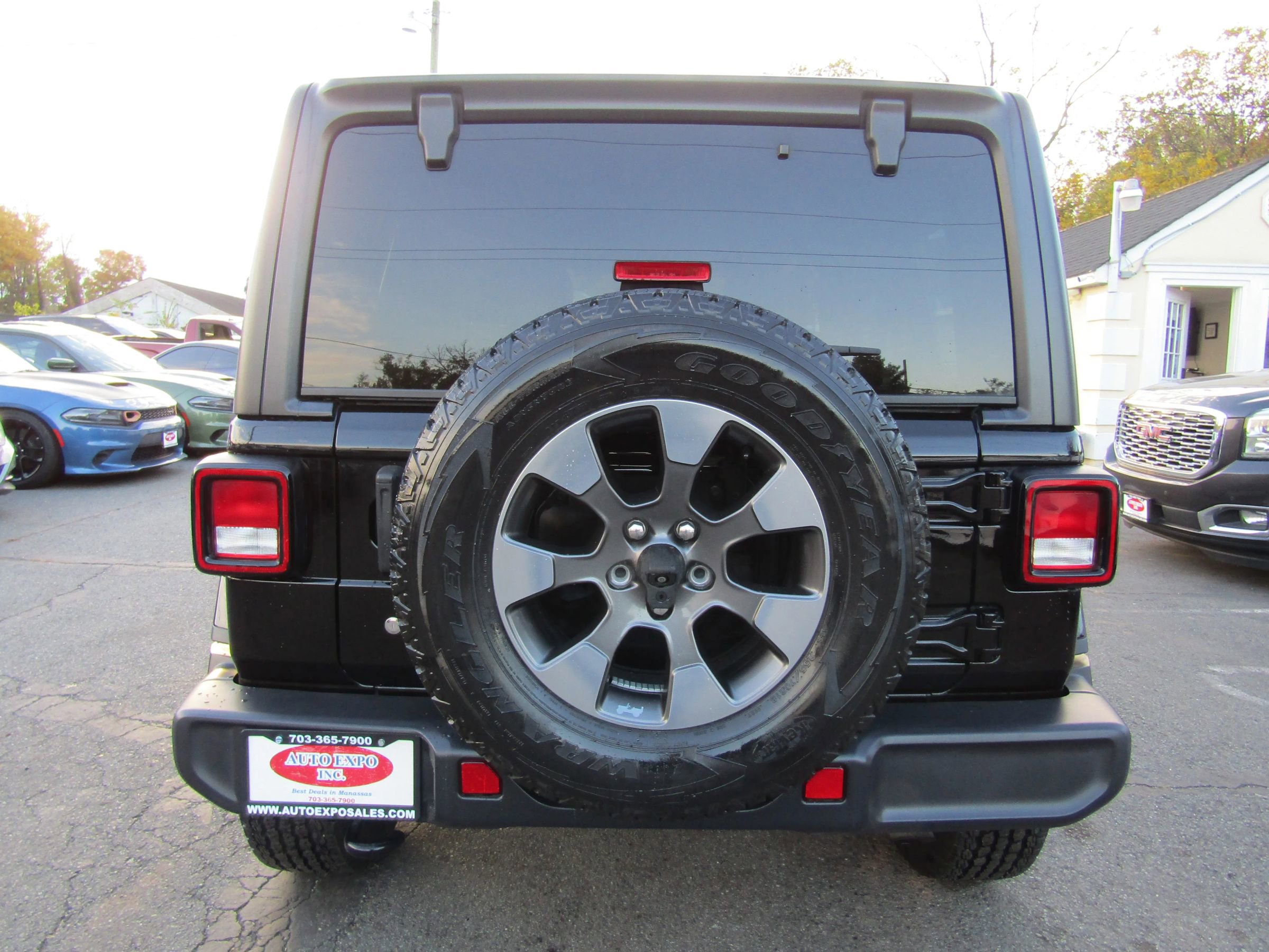 Used 2018 Jeep Wrangler Unlimited Sahara image 6