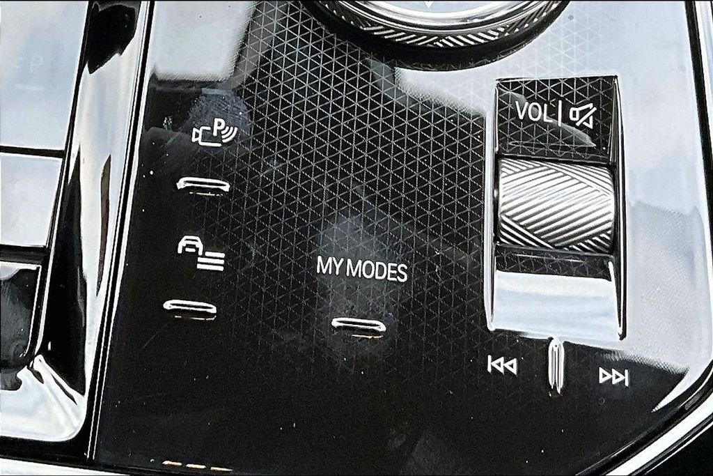 New 2026 BMW 550e xDrive image 19