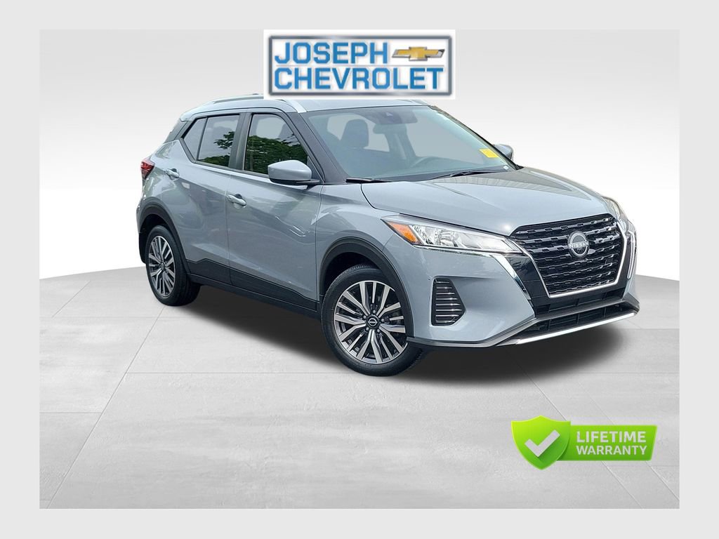 Used 2023 Nissan Kicks SV FWD image 1