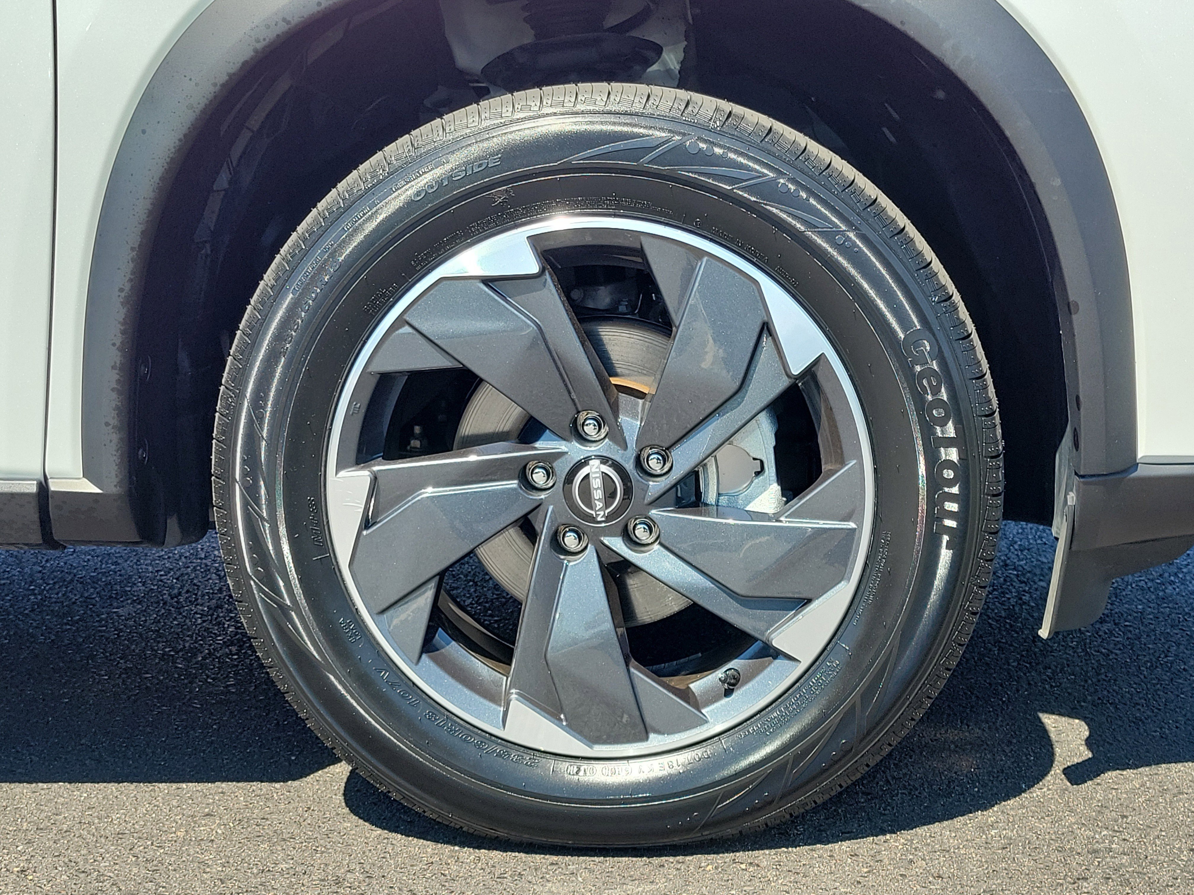 Used 2025 Nissan Rogue SV AWD/4WD image 5