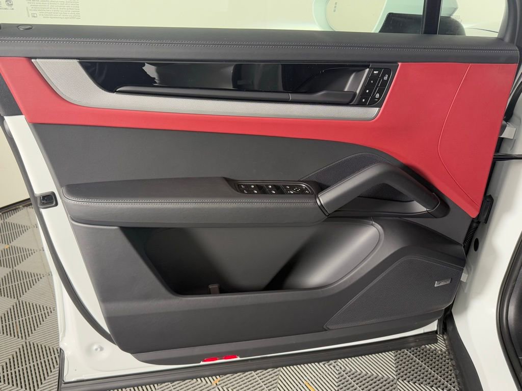 New 2026 Porsche Cayenne image 25