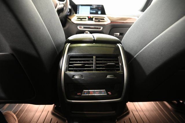 Used 2022 BMW X5 xDrive40i w/ Parking Assistance Package image 33