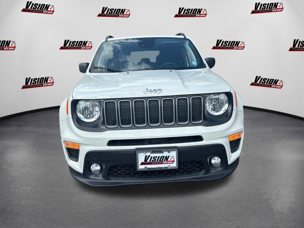 Used 2023 Jeep Renegade Latitude w/ Sun/Sound Group AWD/4WD image 2