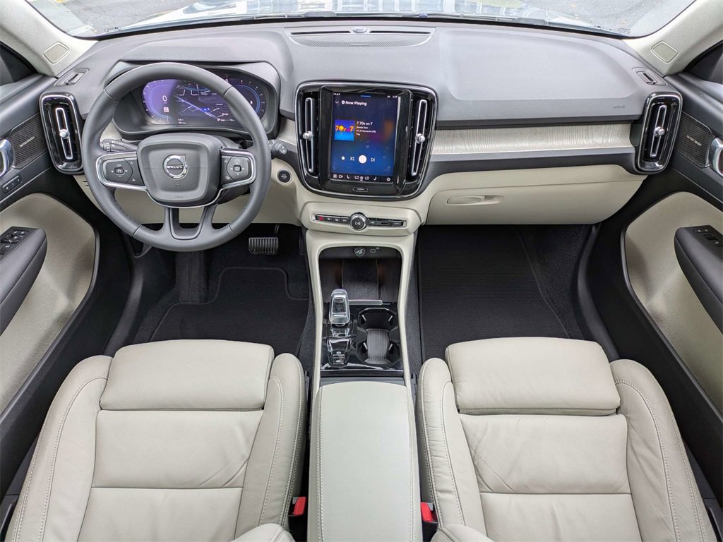 Used 2023 Volvo XC40 B5 Ultimate image 17