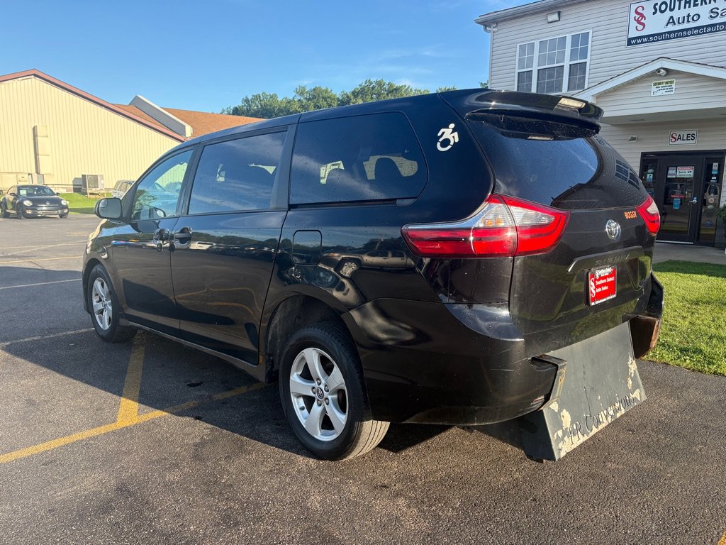 Used 2020 Toyota Sienna L FWD image 8