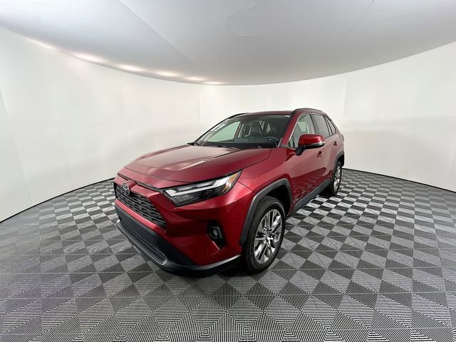 Used 2022 Toyota RAV4 XLE Premium image 4