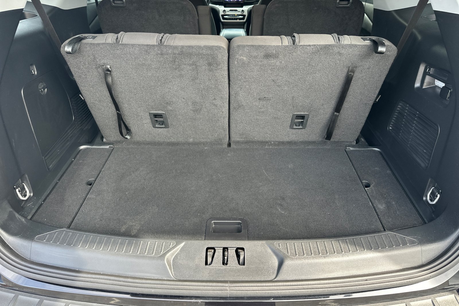 Used 2024 Ford Explorer XLT RWD image 21