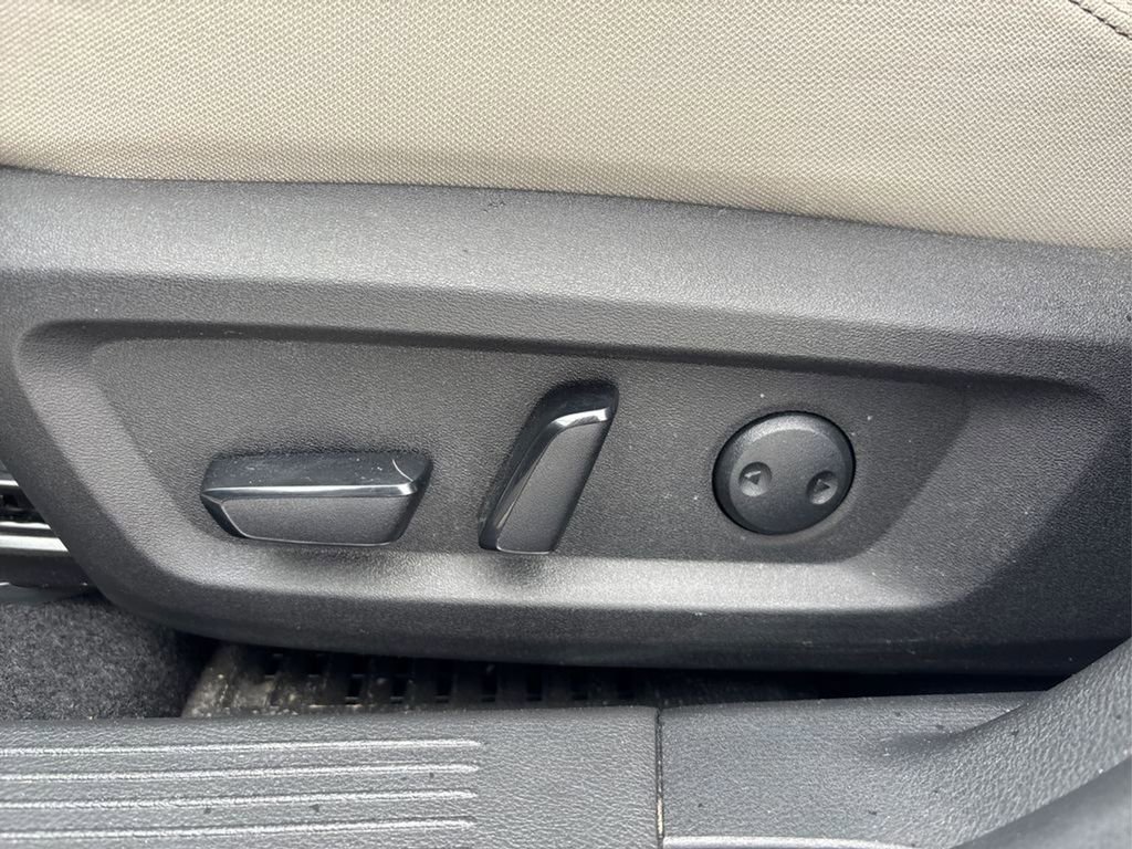 Used 2024 Nissan Rogue SV image 35