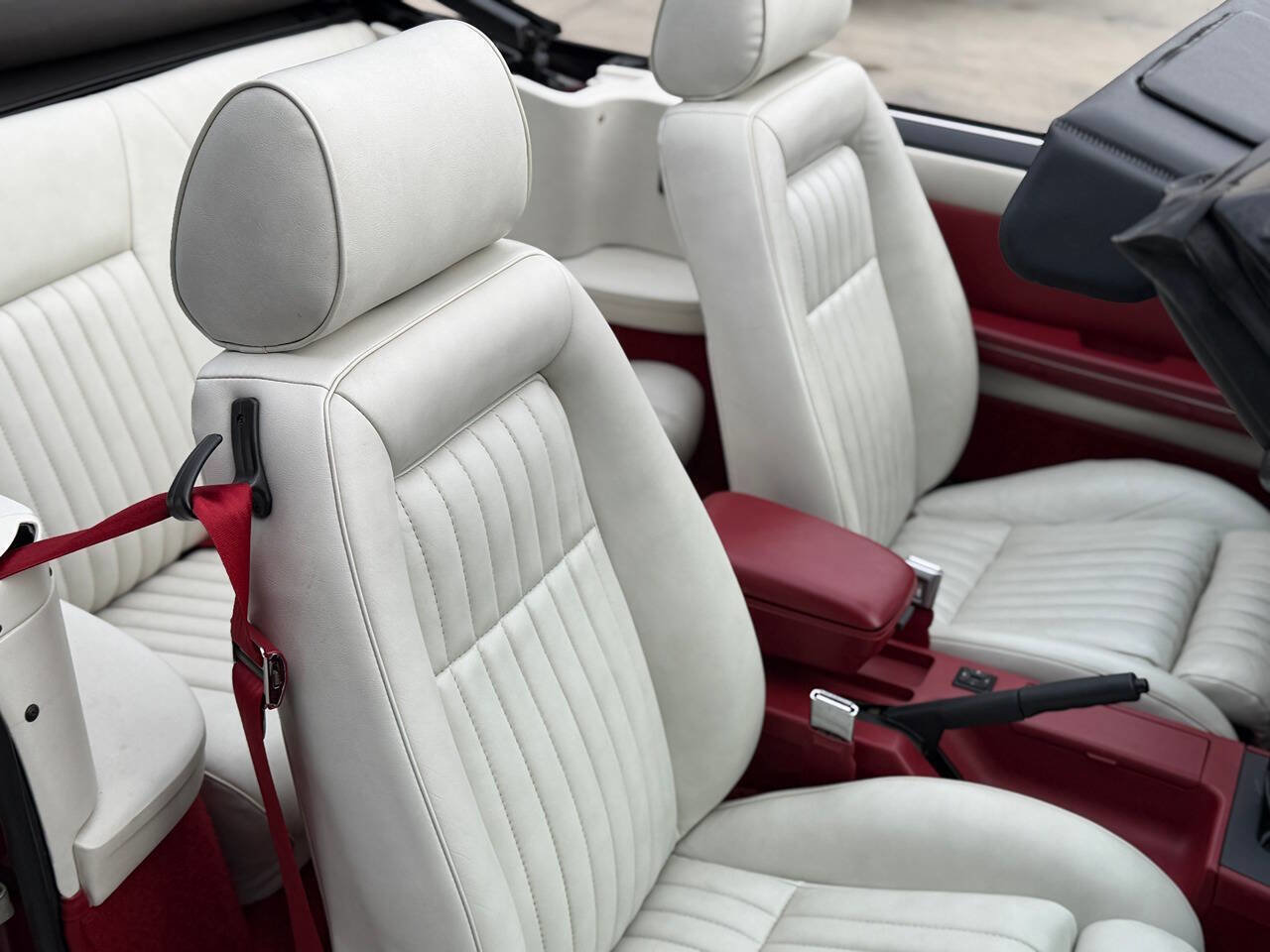 Used 1988 Ford Mustang GT image 90