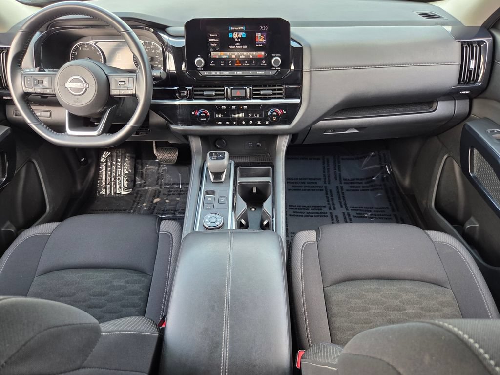 Used 2025 Nissan Pathfinder SV AWD/4WD image 14