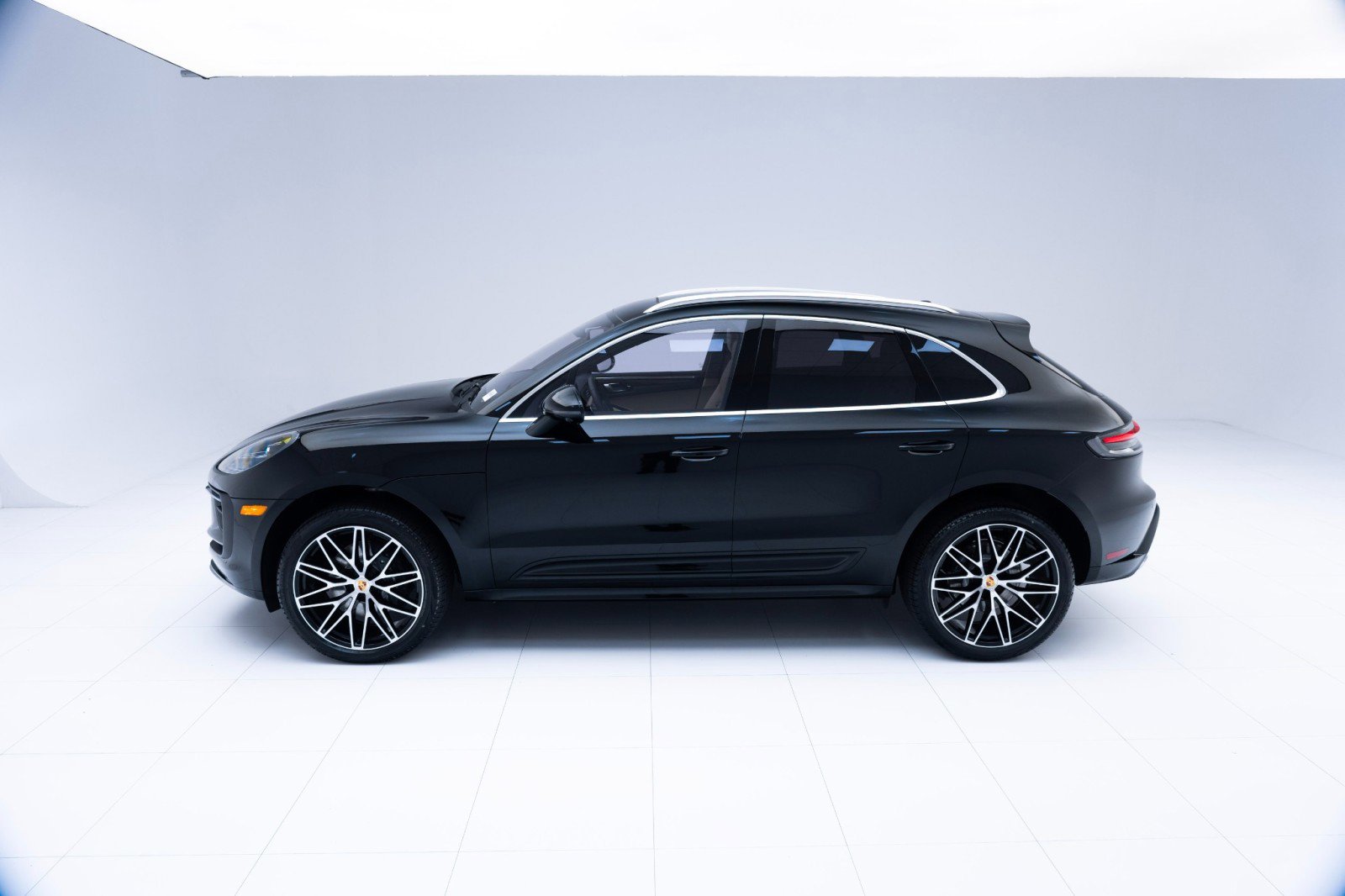 New 2025 Porsche Macan image 2