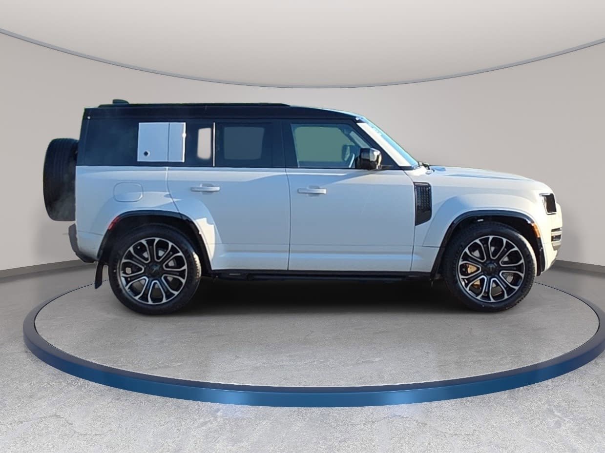 New 2026 Land Rover Defender 110 OCTA AWD/4WD image 4