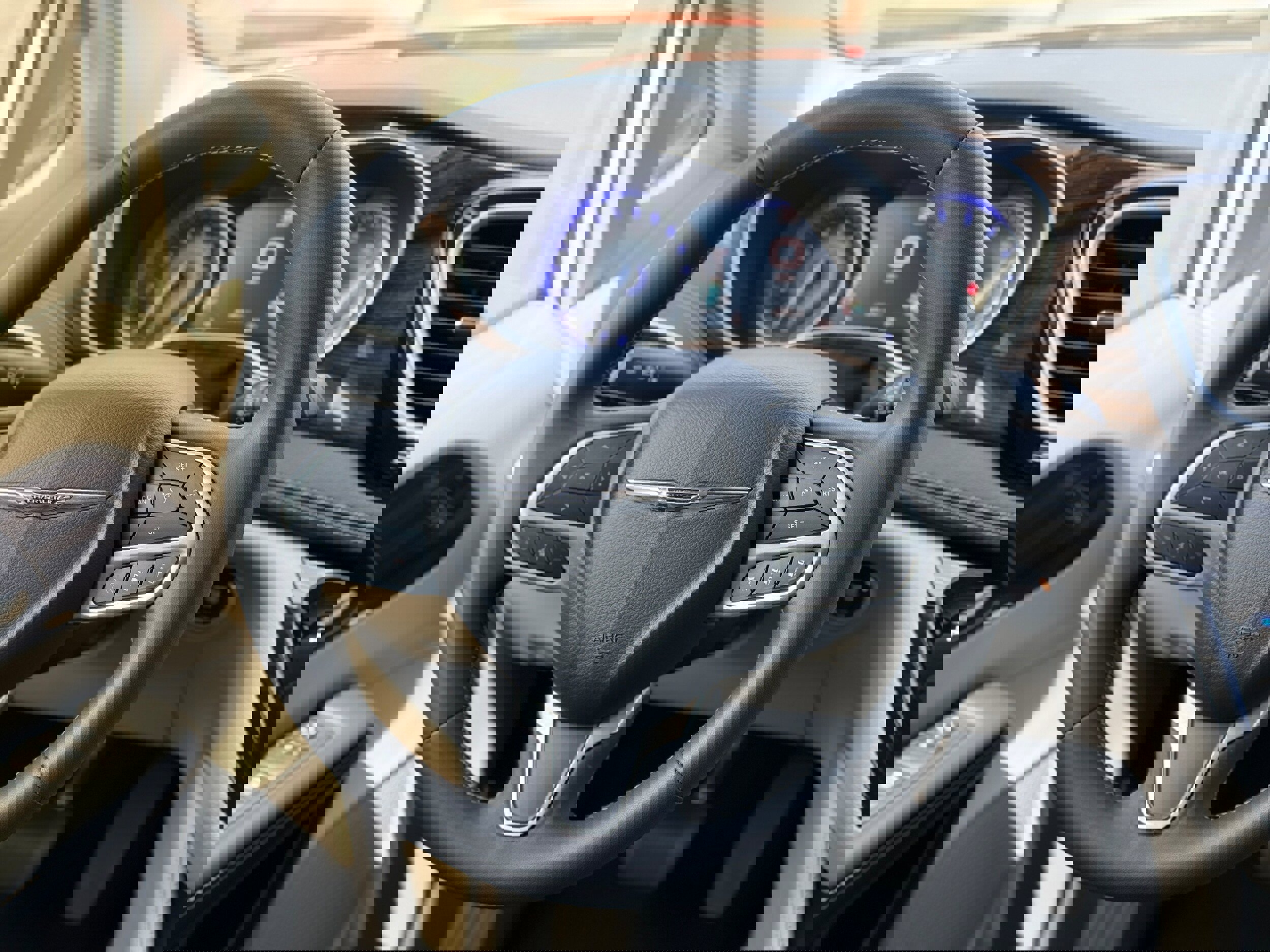 Used 2023 Chrysler Pacifica Limited image 16