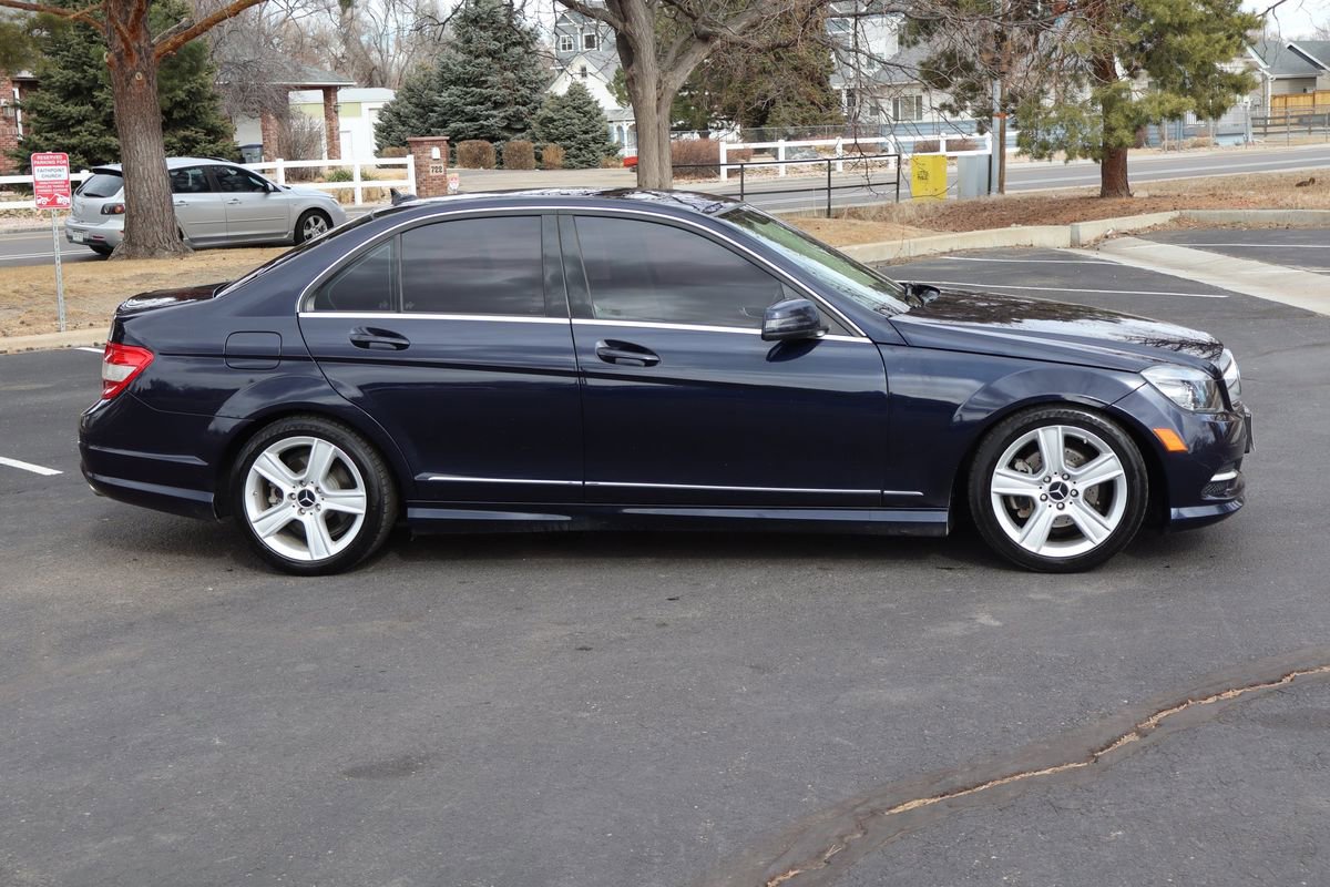 Used 2011 Mercedes-Benz C 300 4MATIC Sedan image 3