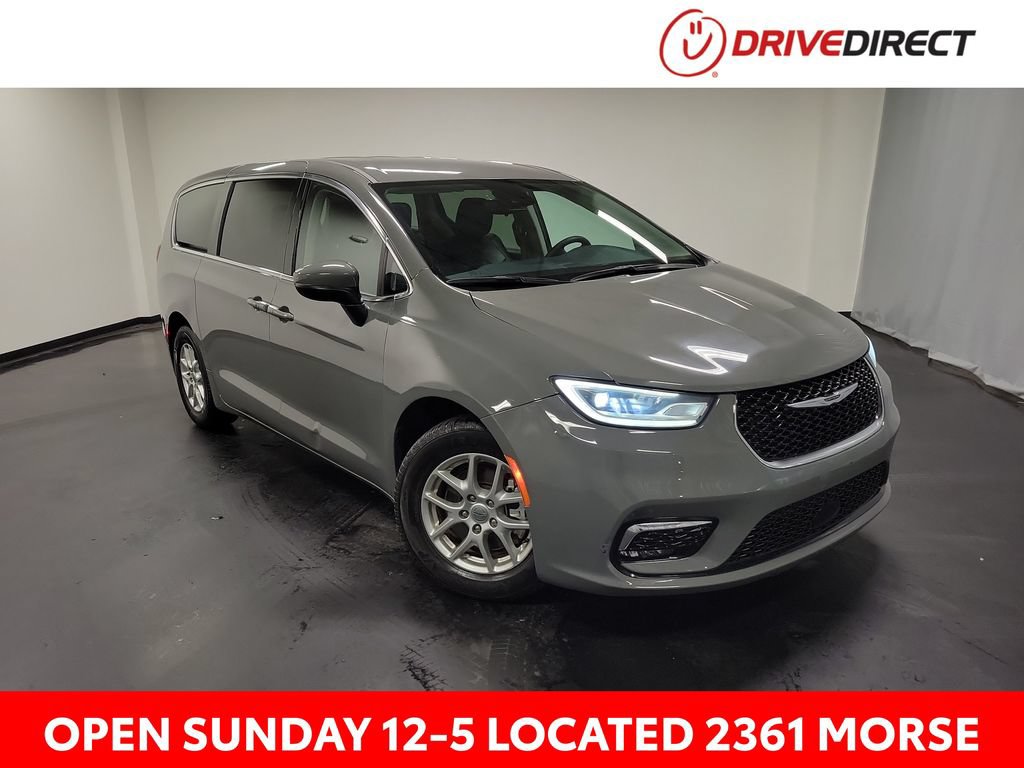 Used 2023 Chrysler Pacifica Touring-L