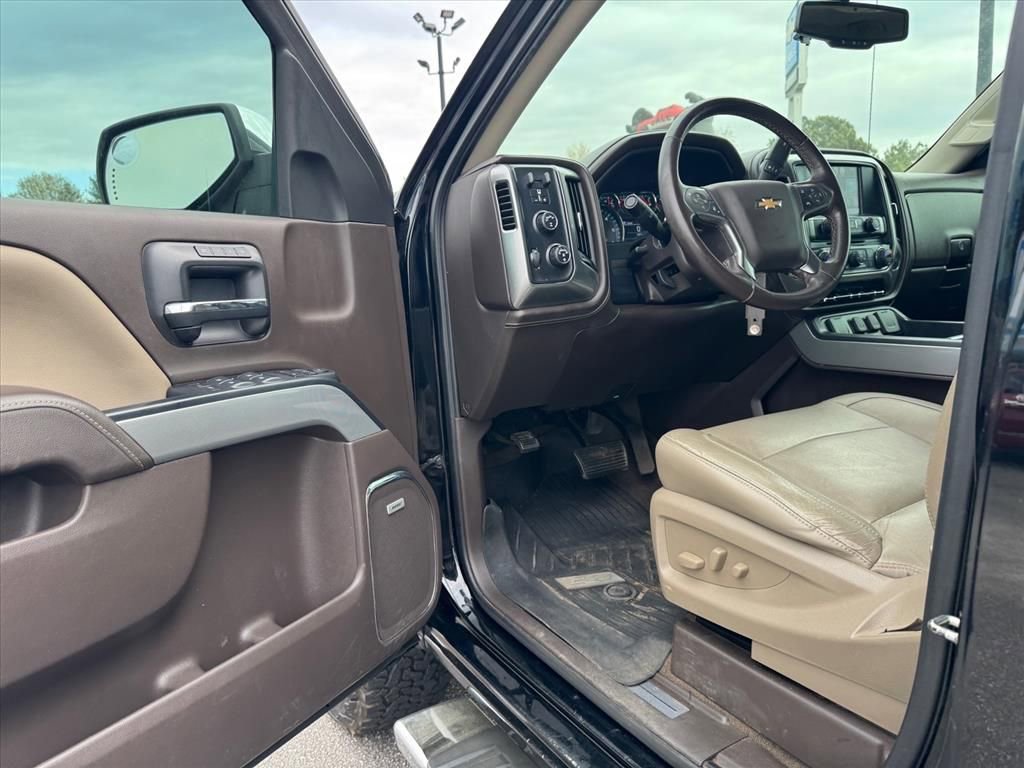 Used 2018 Chevrolet Silverado 1500 LTZ Z71 w/ LTZ Plus Package AWD/4WD image 12