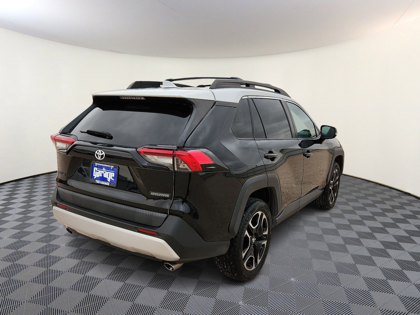 Used 2019 Toyota RAV4 Adventure AWD/4WD image 4