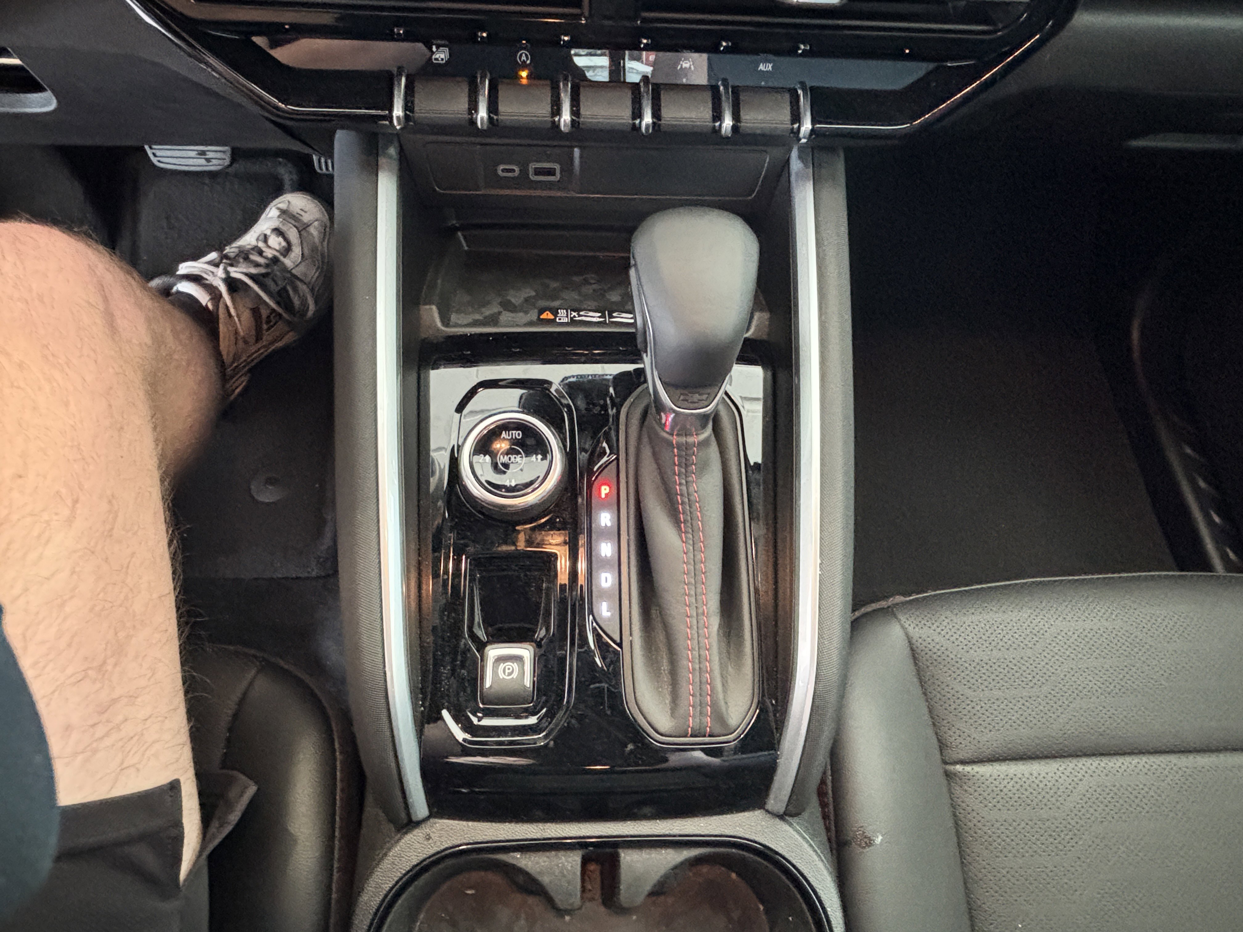 Used 2025 Chevrolet Colorado Z71 w/ Midnight Edition image 17