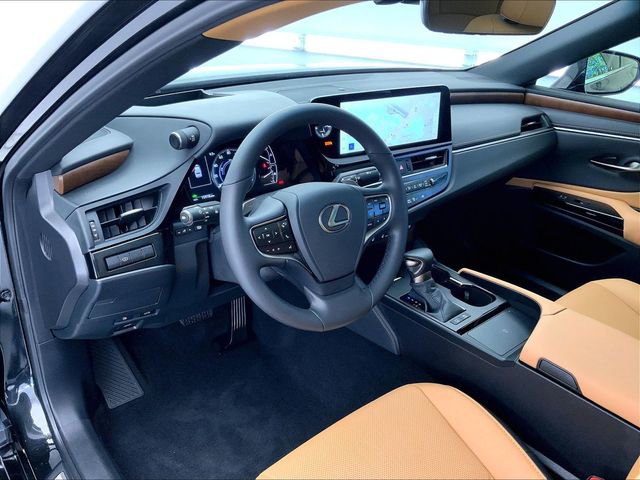 Used 2025 Lexus ES 300h F Sport w/ Technology Package FWD image 4