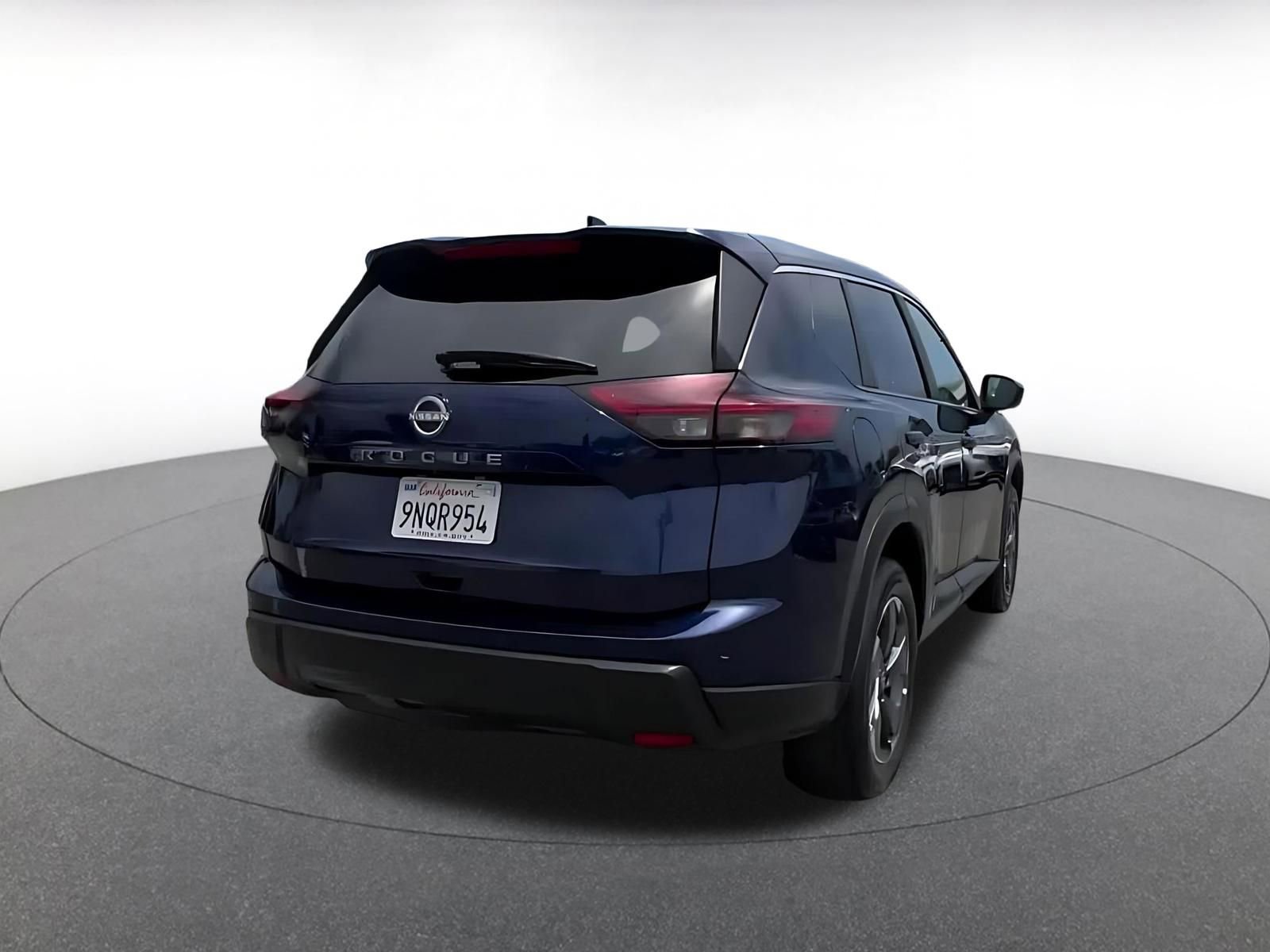 Used 2025 Nissan Rogue SV FWD image 14
