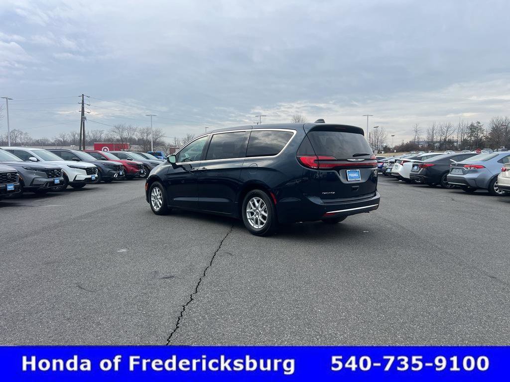 Used 2023 Chrysler Pacifica Touring-L image 5