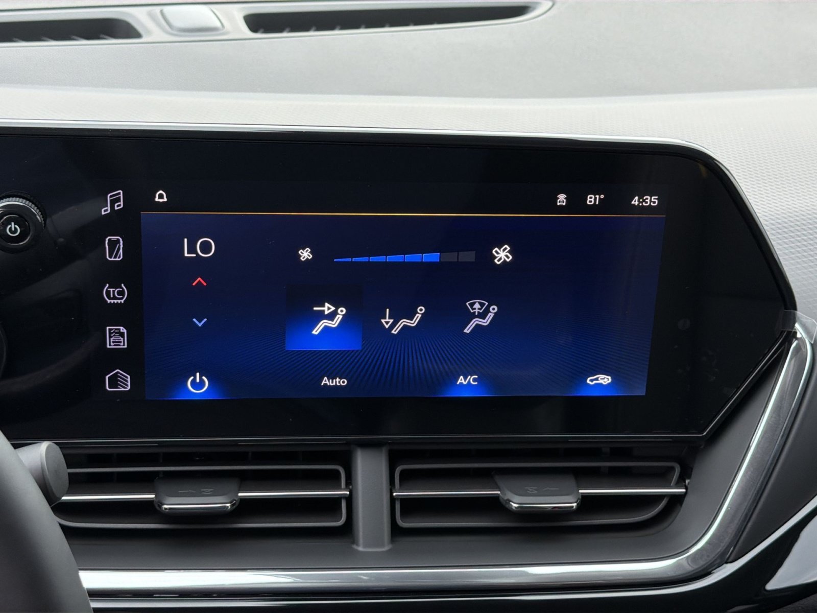 New 2026 Chevrolet Trax ACTIV w/ Sunroof Package FWD image 21