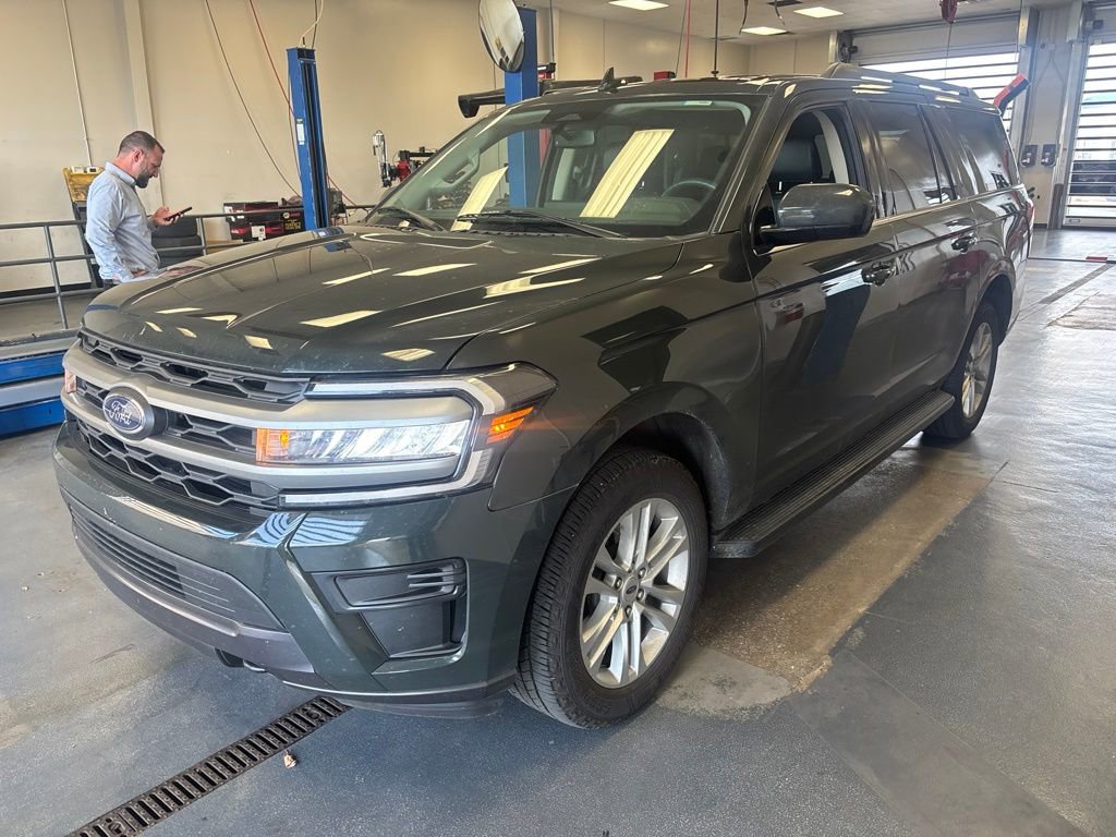 Used 2023 Ford Expedition Max XLT AWD/4WD image 2